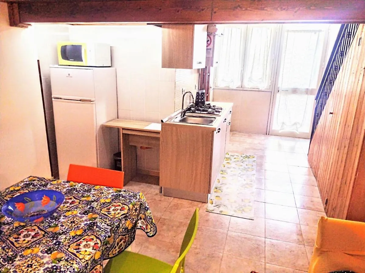 Bed & Breakfast Delle Palme Trapani 2*,